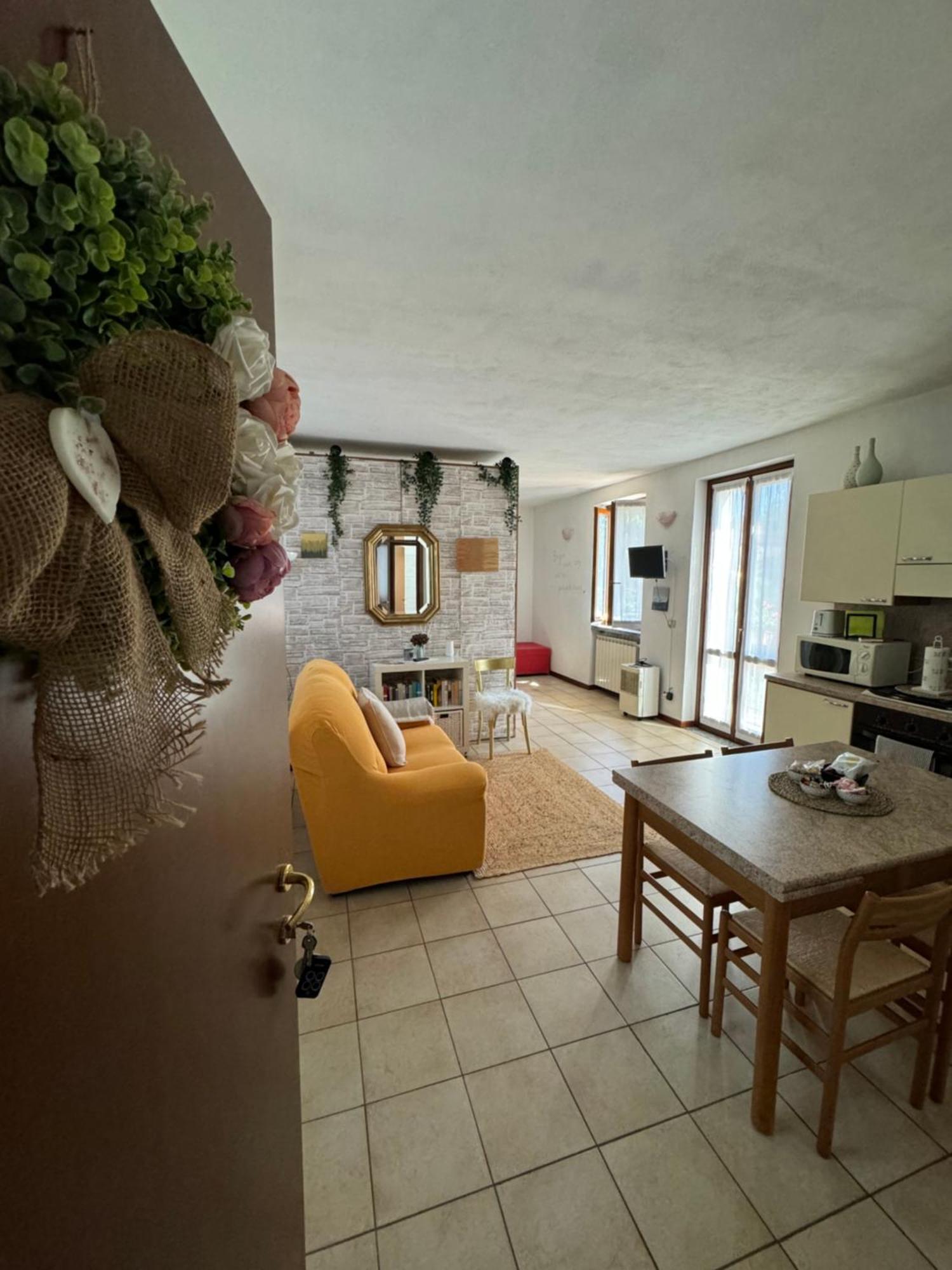 Casa Nonna Elide Appartement Besozzo Buitenkant foto