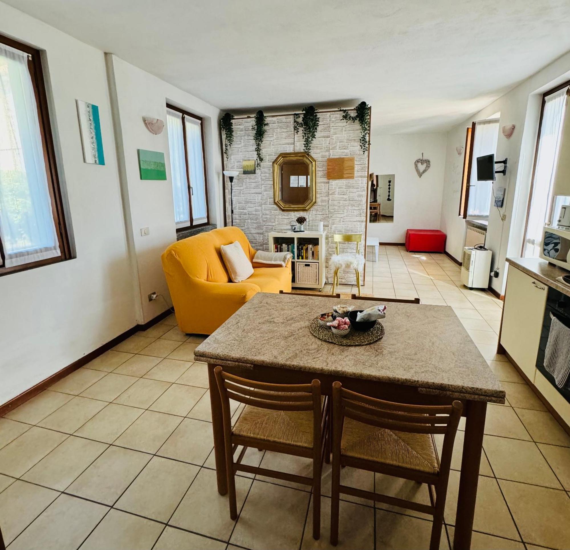 Casa Nonna Elide Appartement Besozzo Buitenkant foto